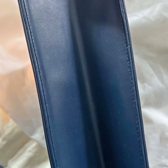 HANDBAG, JACKIE KENNEDY CLASSIC NAVY LEATHER WITH LEATHER BOW, NAVY, TWIN LEATHE - Picture 8 of 10